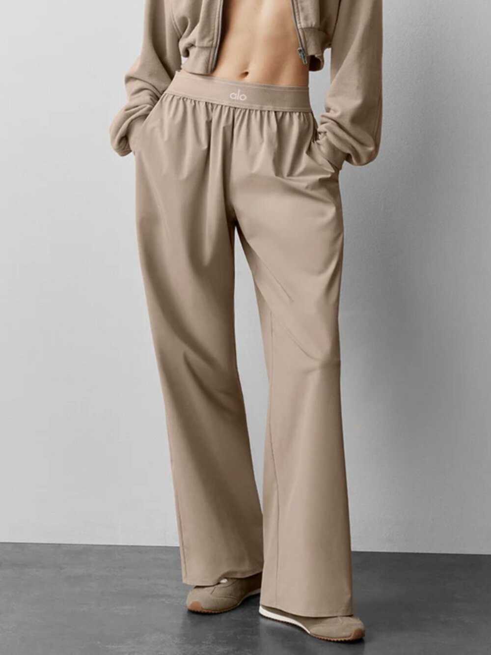 Brand New👩‍🎤ALO Yoga Gravel Suit Up Trouser Regular 30" Inseam